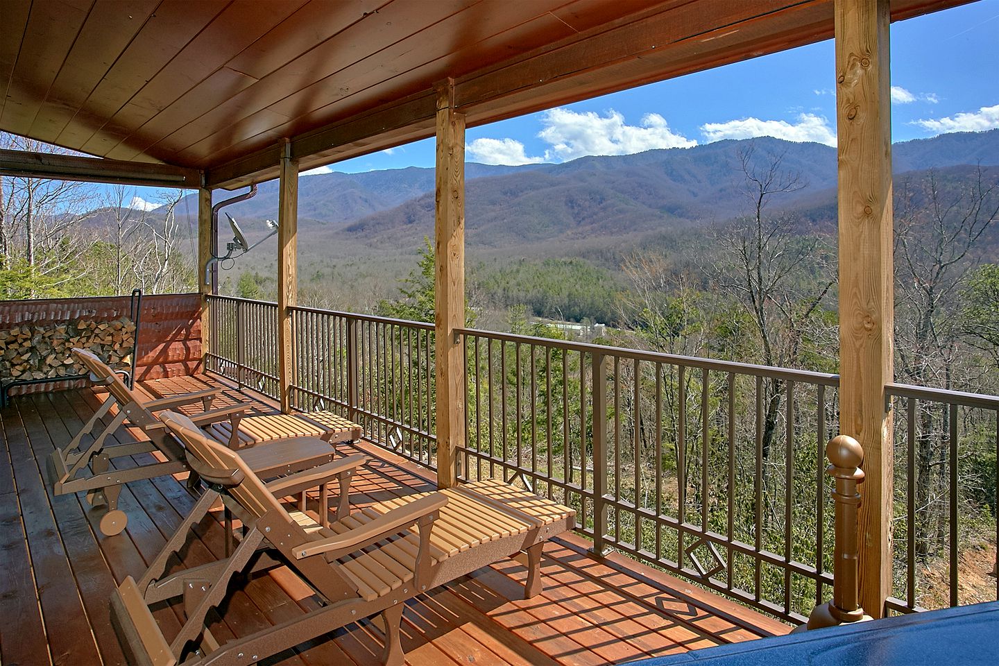 Romantic Cabin near Gatlinburg Ideal for a Vacation in Tennessee