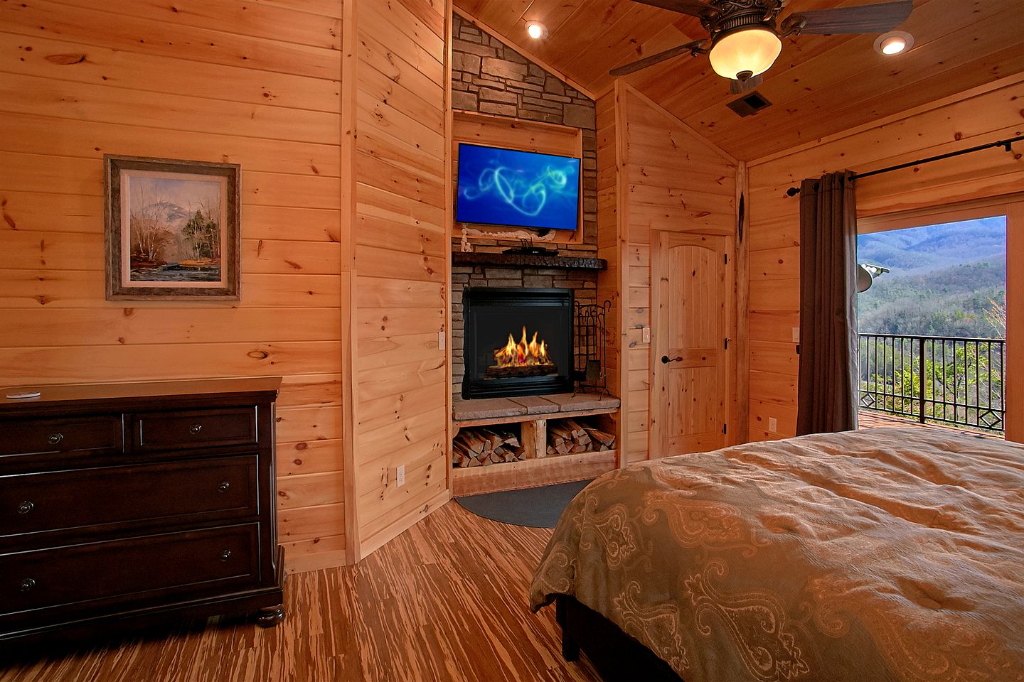 Romantic Cabin near Gatlinburg Ideal for a Vacation in Tennessee