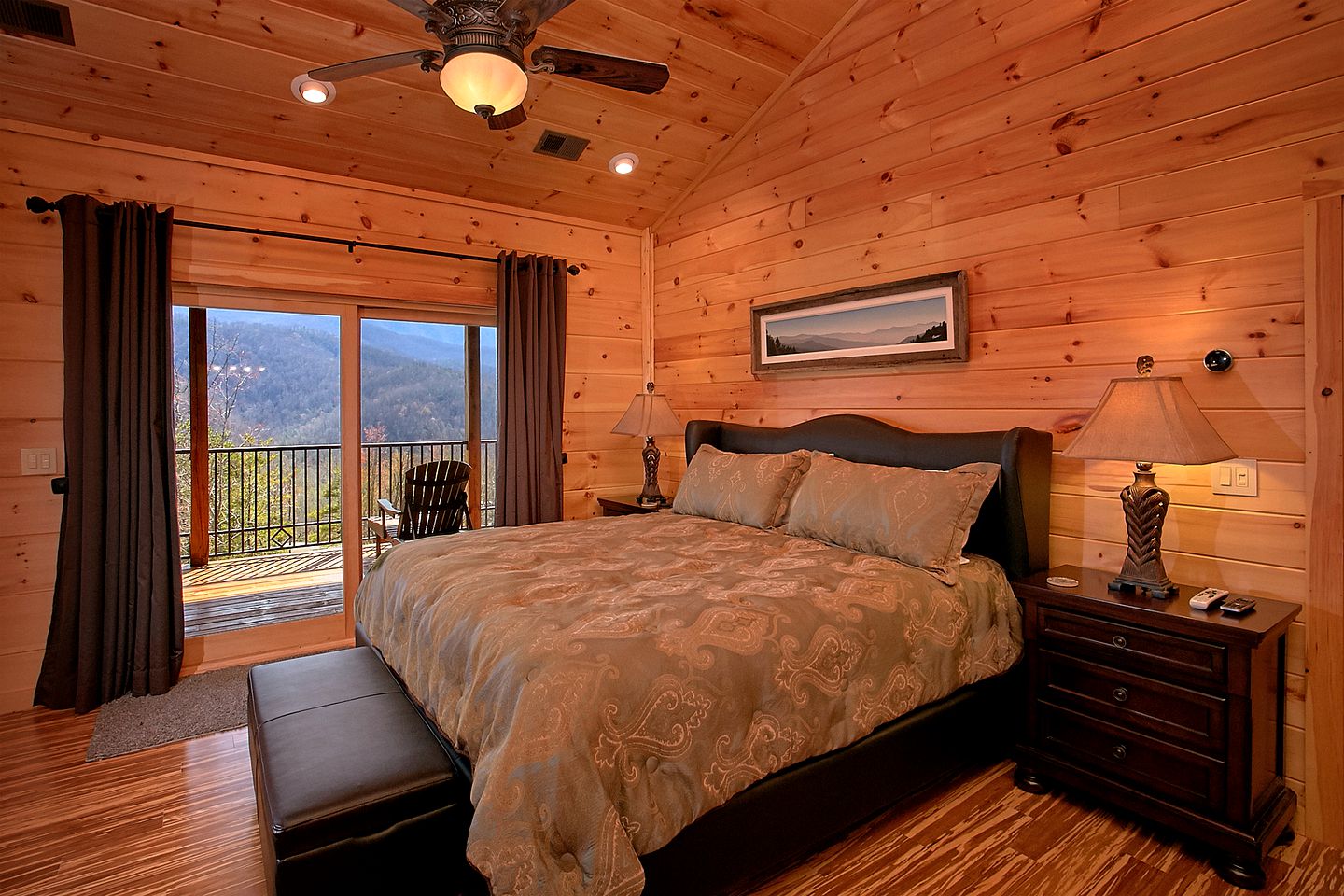 Romantic Cabin near Gatlinburg Ideal for a Vacation in Tennessee