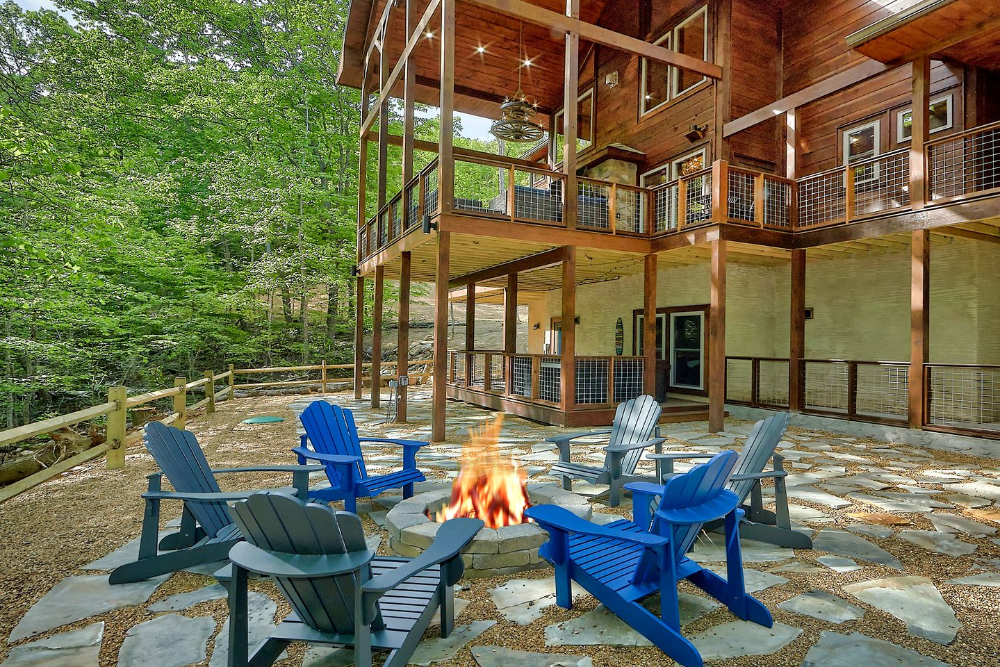 Amazing Glamping Site with Home Theater, Hot Tub and Games Room near the Great Smokies, Tennessee