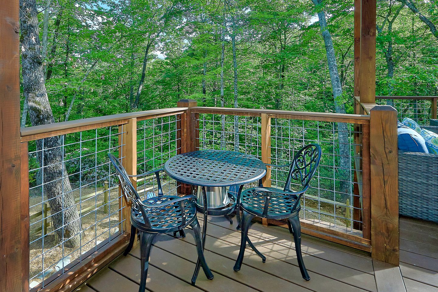 Amazing Glamping Site with Home Theater, Hot Tub and Games Room near the Great Smokies, Tennessee