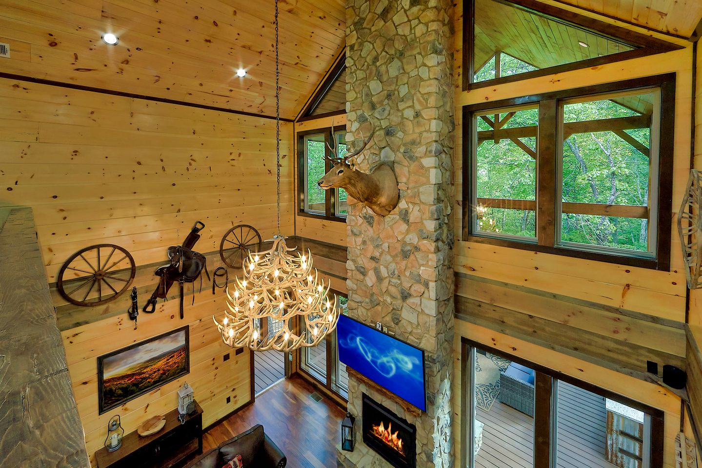 Amazing Glamping Site with Home Theater, Hot Tub and Games Room near the Great Smokies, Tennessee