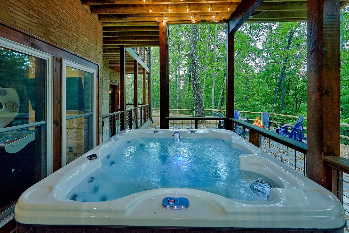 Amazing Glamping Site with Home Theater, Hot Tub and Games Room near the Great Smokies, Tennessee