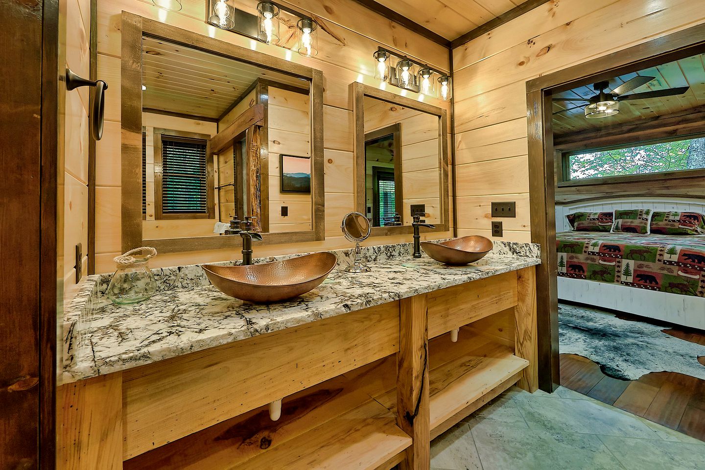 Amazing Glamping Site with Home Theater, Hot Tub and Games Room near the Great Smokies, Tennessee