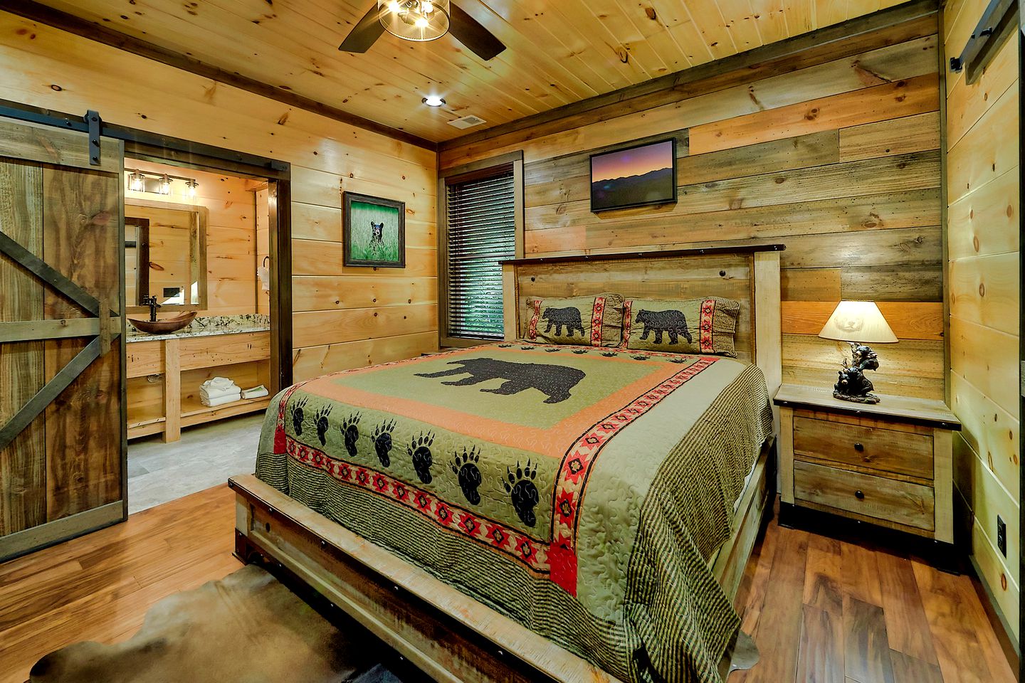 Amazing Glamping Site with Home Theater, Hot Tub and Games Room near the Great Smokies, Tennessee