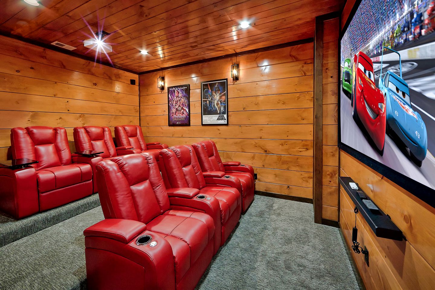 Amazing Glamping Site with Home Theater, Hot Tub and Games Room near the Great Smokies, Tennessee