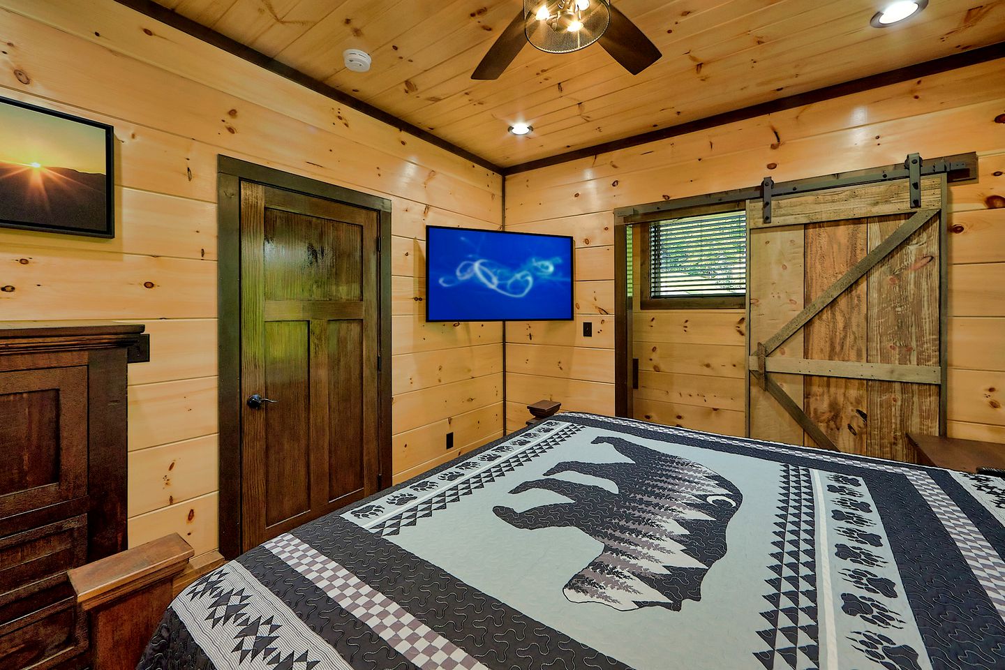 Amazing Glamping Site with Home Theater, Hot Tub and Games Room near the Great Smokies, Tennessee