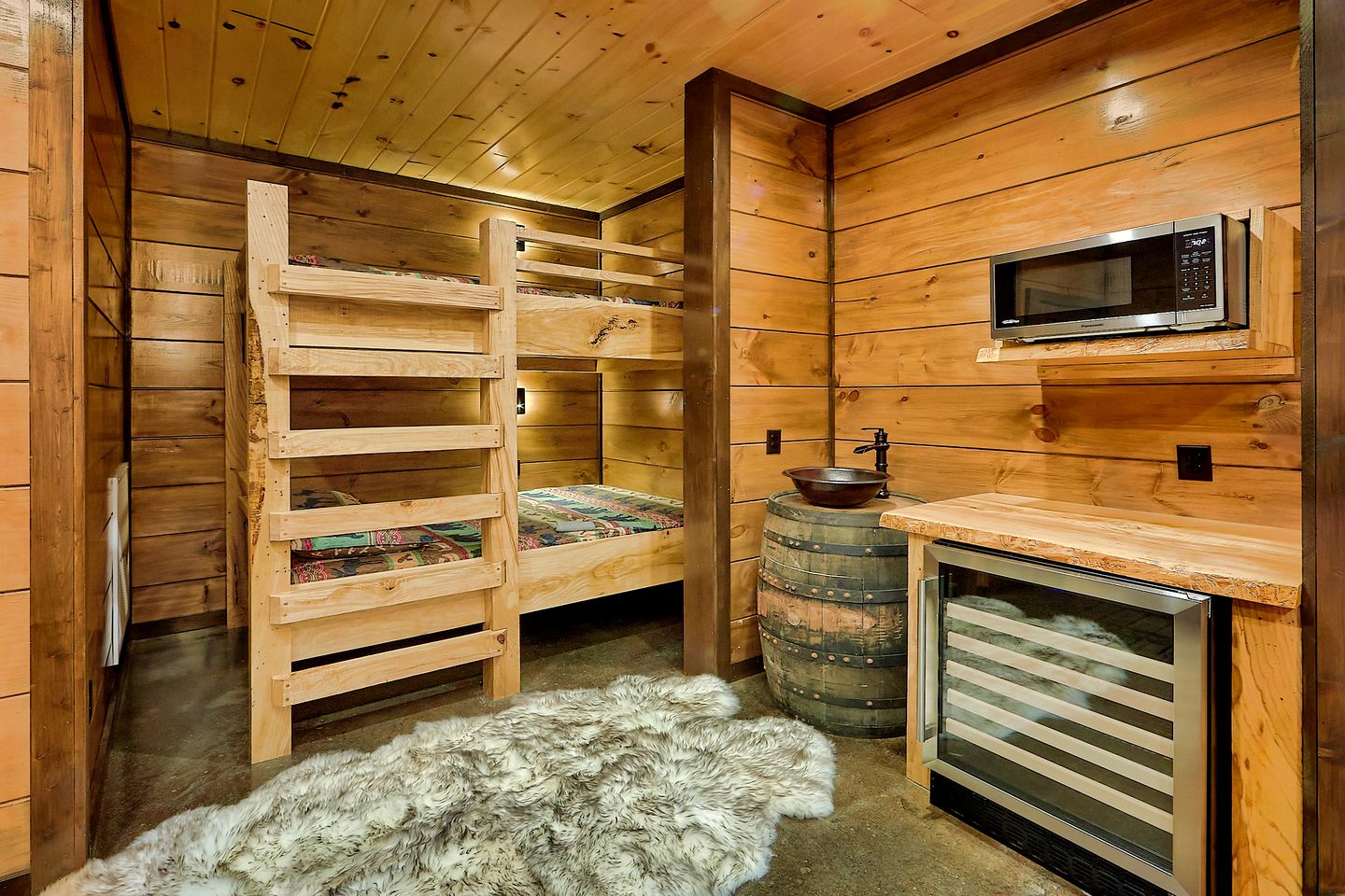 Amazing Glamping Site with Home Theater, Hot Tub and Games Room near the Great Smokies, Tennessee