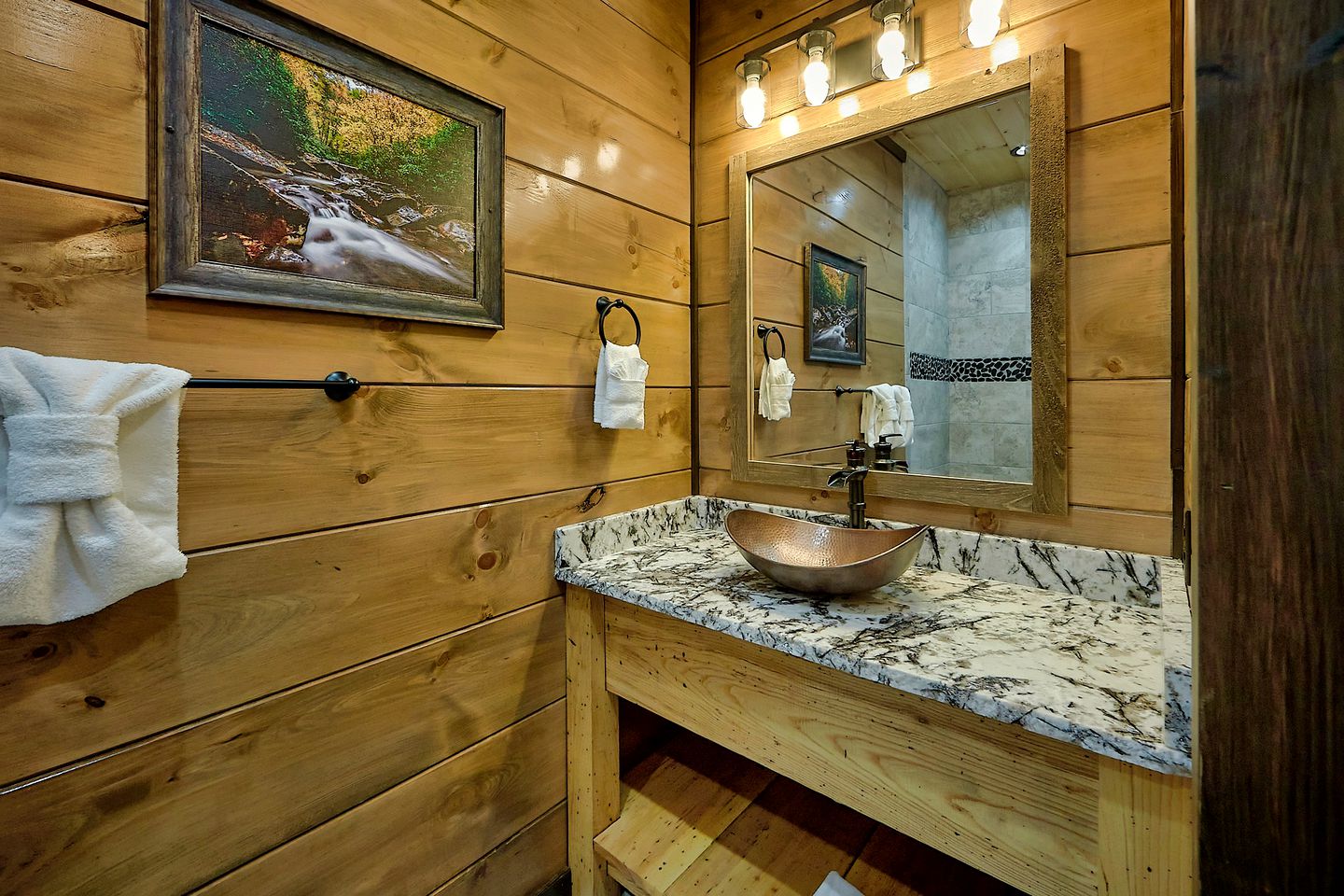 Amazing Glamping Site with Home Theater, Hot Tub and Games Room near the Great Smokies, Tennessee