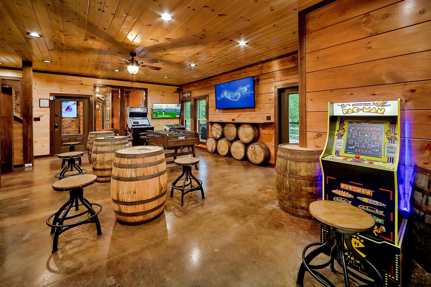 Amazing Glamping Site with Home Theater, Hot Tub and Games Room near the Great Smokies, Tennessee
