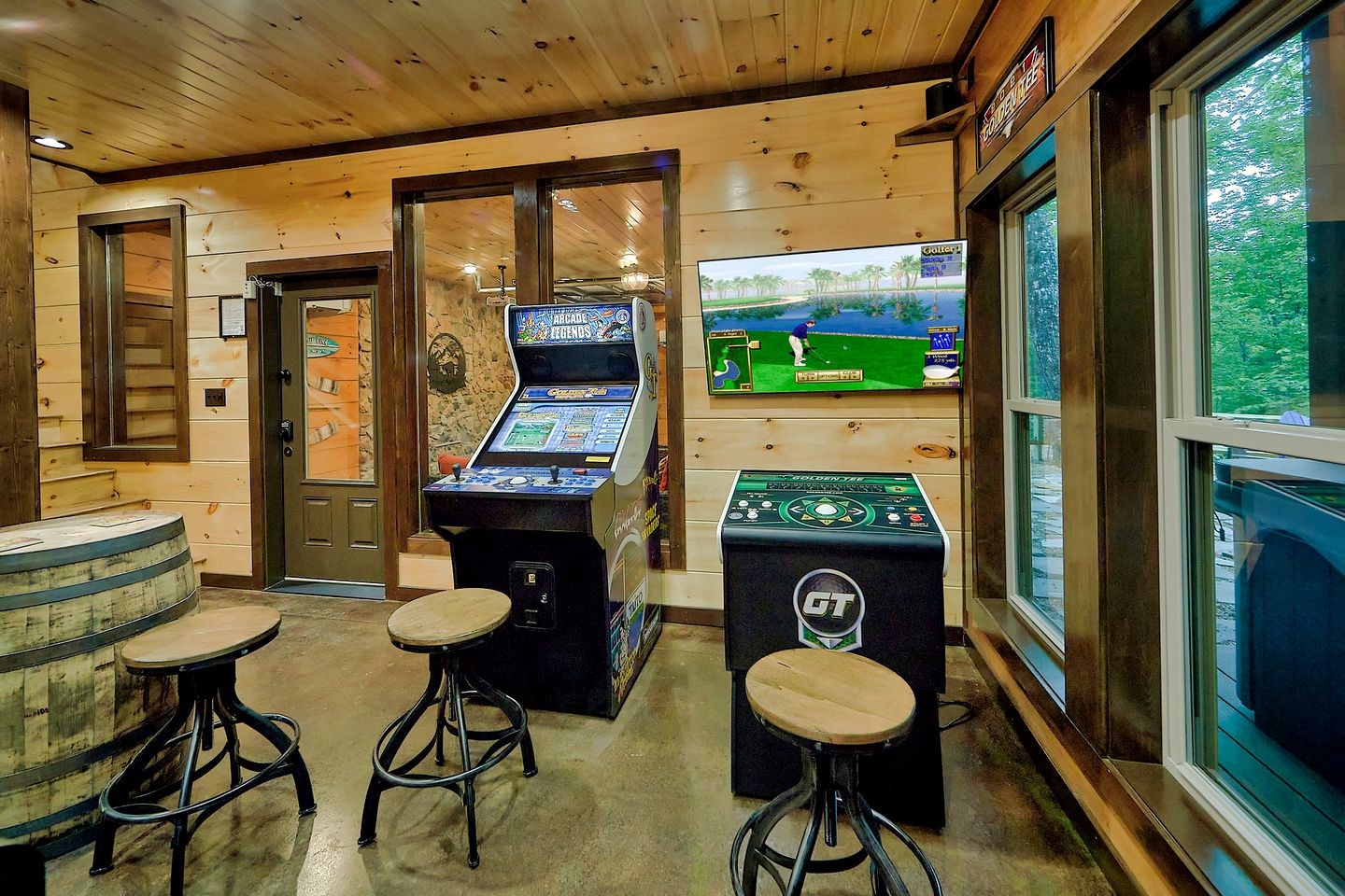 Amazing Glamping Site with Home Theater, Hot Tub and Games Room near the Great Smokies, Tennessee