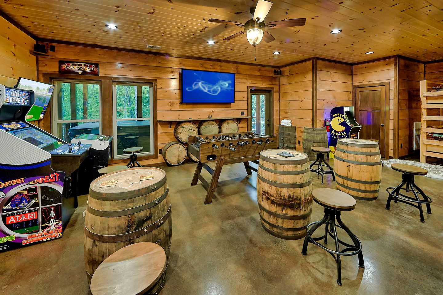 Amazing Glamping Site with Home Theater, Hot Tub and Games Room near the Great Smokies, Tennessee