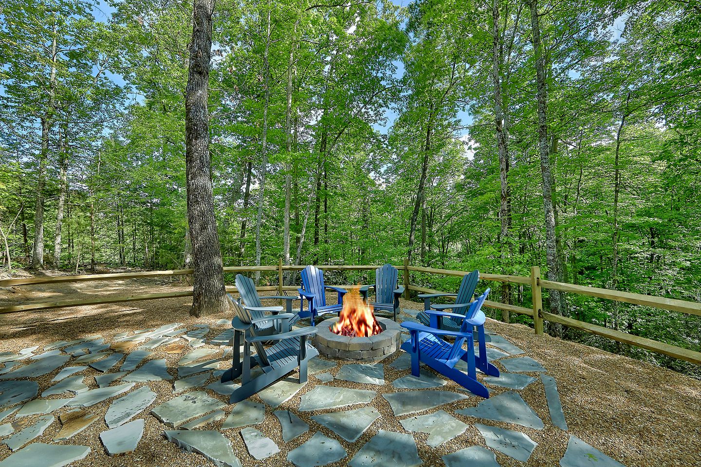 Amazing Glamping Site with Home Theater, Hot Tub and Games Room near the Great Smokies, Tennessee
