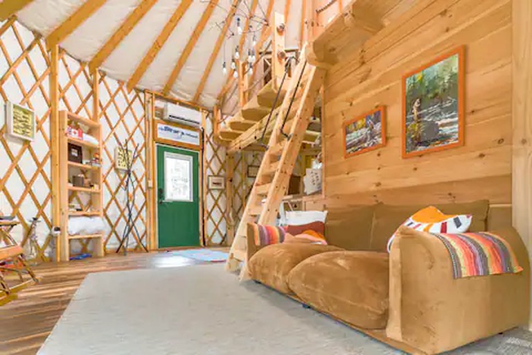 Yurts (Dugspur, Virginia, United States of America)