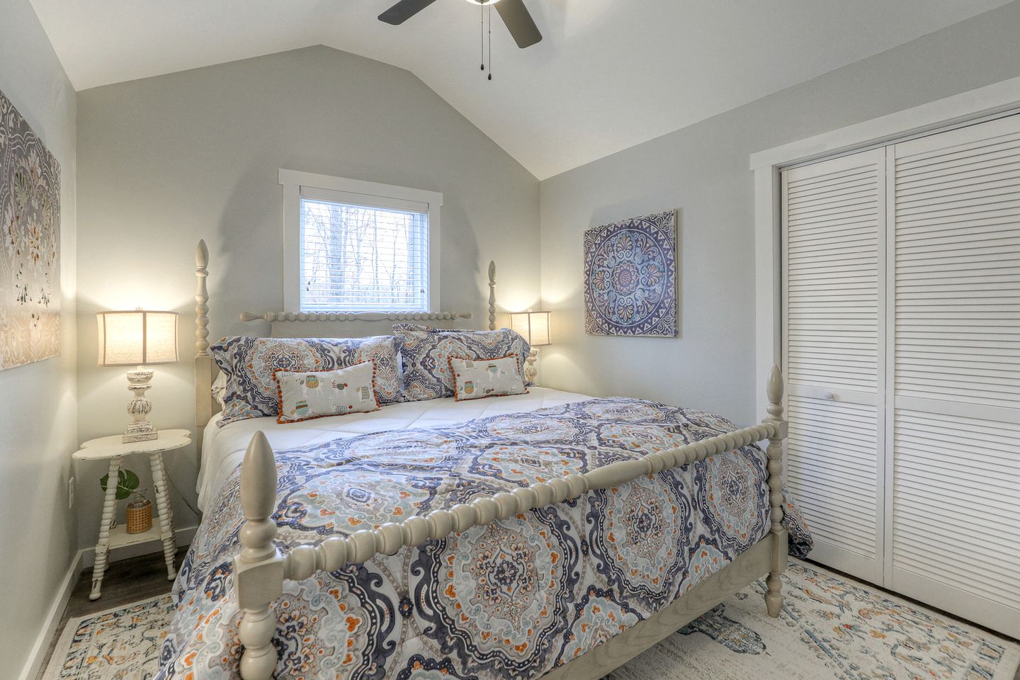 Incredible Cabin with Fire Pit and Great Vistas in Monteagle, Tennessee