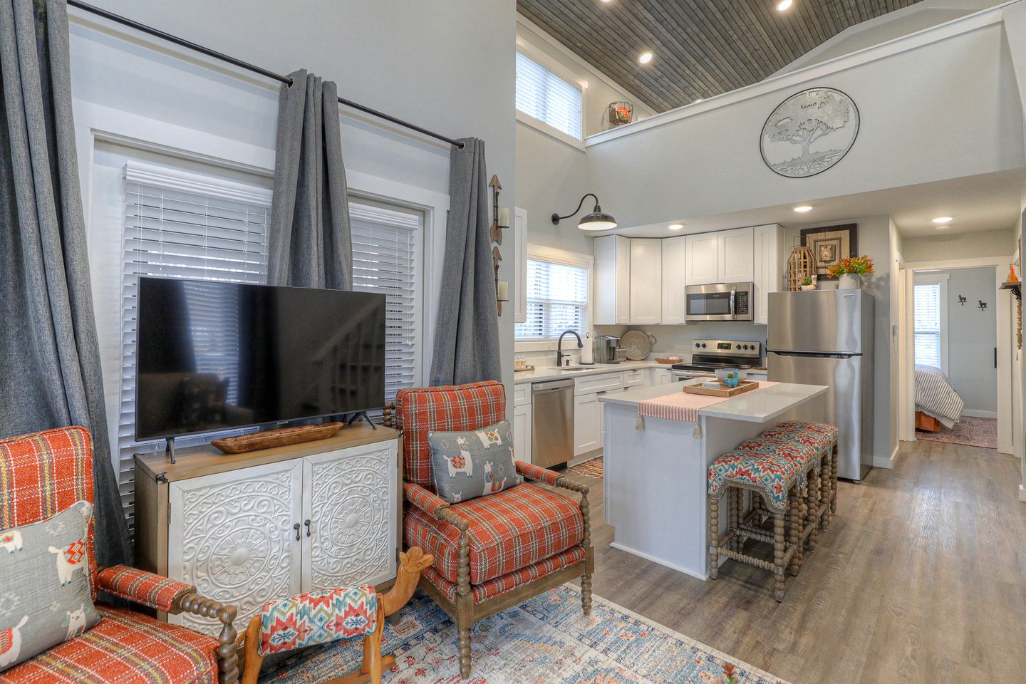 Incredible Cabin with Fire Pit and Great Vistas in Monteagle, Tennessee