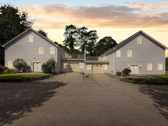 Spacious Vacation Homes with Hot Tubs and Mountain Views near Downtown North Conway, New Hampshire