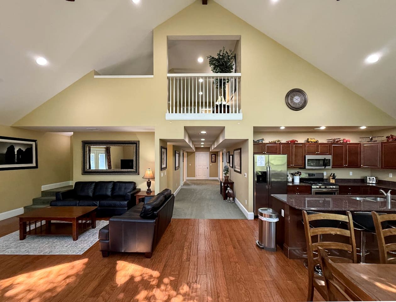 Spacious Vacation Homes with Hot Tubs and Mountain Views near Downtown North Conway, New Hampshire