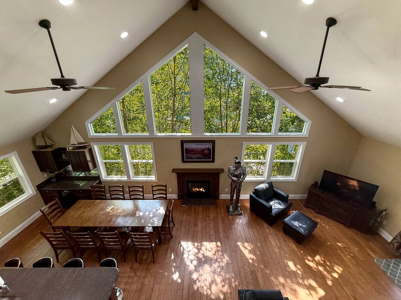 Spacious Vacation Homes with Hot Tubs and Mountain Views near Downtown North Conway, New Hampshire