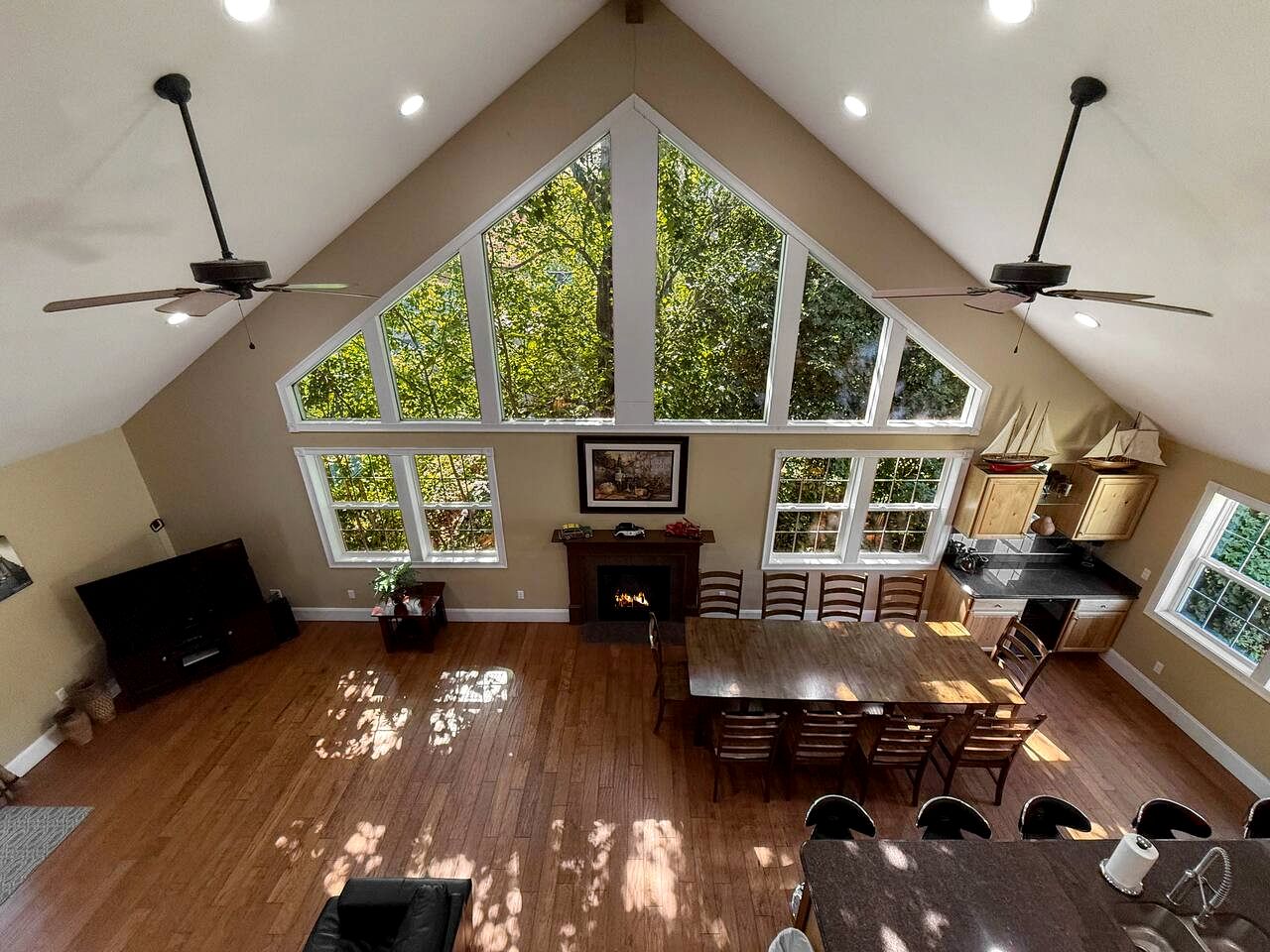 Spacious Vacation Homes with Hot Tubs and Mountain Views near Downtown North Conway, New Hampshire