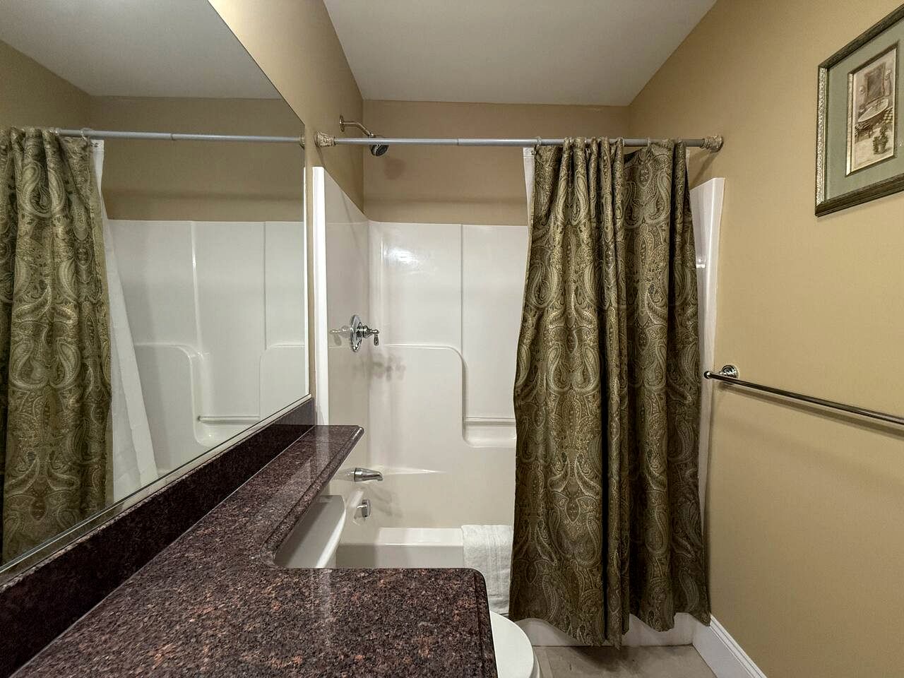 Spacious Vacation Homes with Hot Tubs and Mountain Views near Downtown North Conway, New Hampshire
