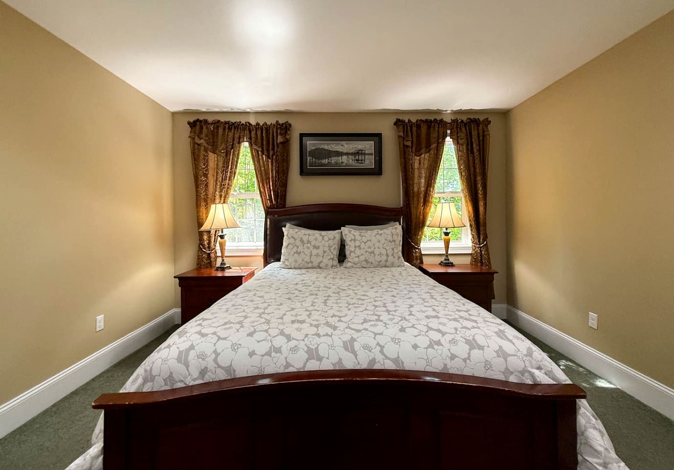 Spacious Vacation Homes with Hot Tubs and Mountain Views near Downtown North Conway, New Hampshire