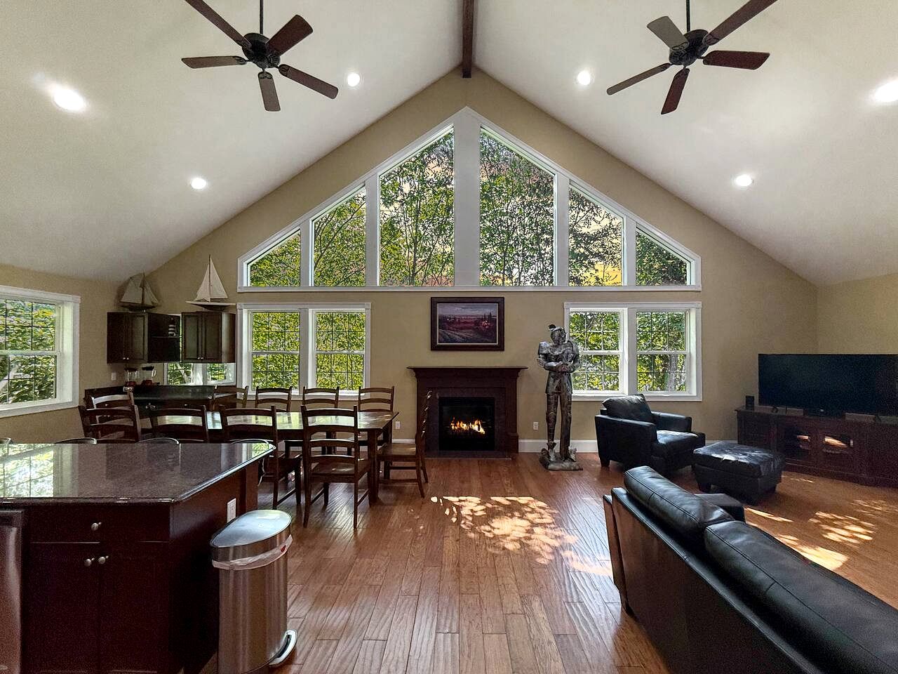 Spacious Vacation Homes with Hot Tubs and Mountain Views near Downtown North Conway, New Hampshire