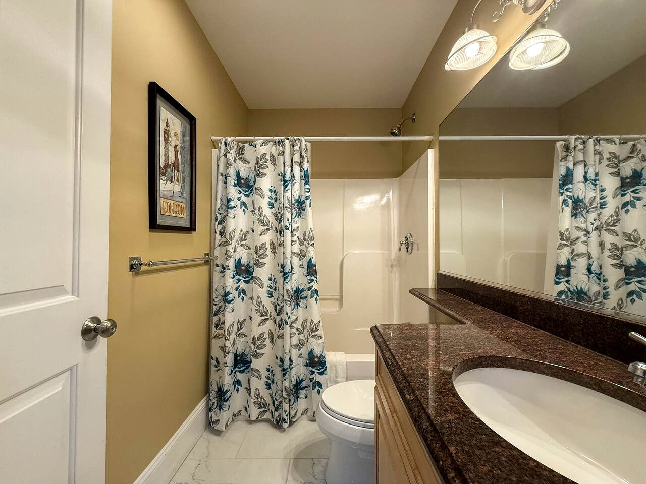 Spacious Vacation Homes with Hot Tubs and Mountain Views near Downtown North Conway, New Hampshire