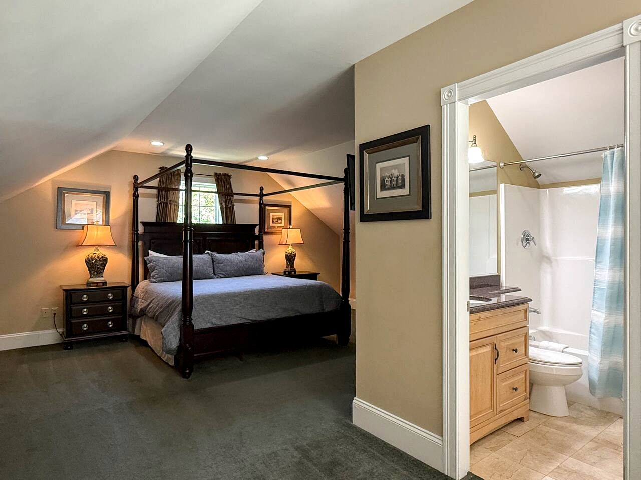 Modern Group Retreat with 2 Kitchens, Hot Tubs & Game Rooms near Downtown North Conway, NH