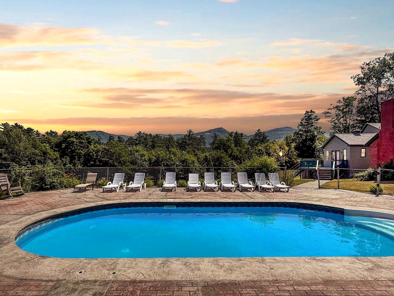 Luxury Side-by-Side Vacation Homes with Hot Tubs near Downtown North Conway, New Hampshire