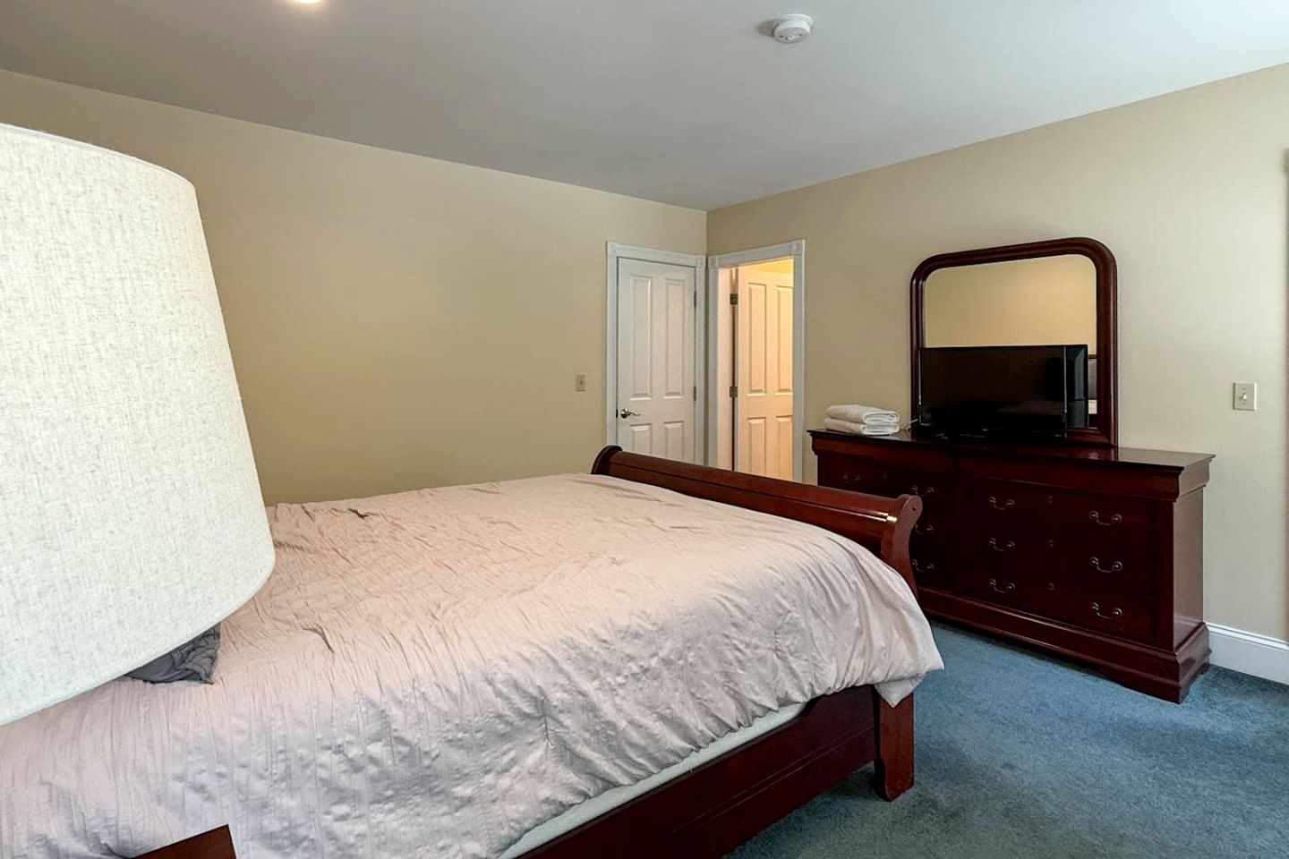 Luxury Side-by-Side Vacation Homes with Hot Tubs near Downtown North Conway, New Hampshire