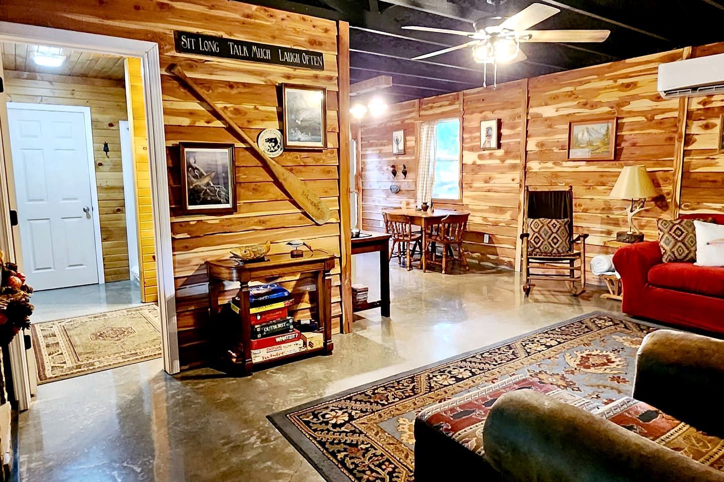 Peaceful Woodland Lodge on 8 Acres Near Bennett Spring State Park – Lebanon, Missouri