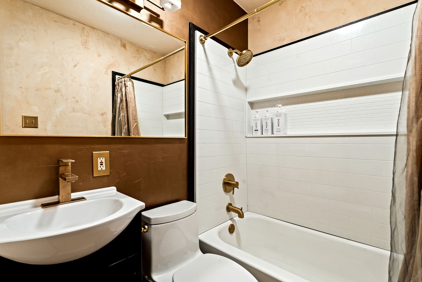 Newly Renovated Vacation Rental with Private Patio Near Glamping & RV Park in Taos, New Mexico