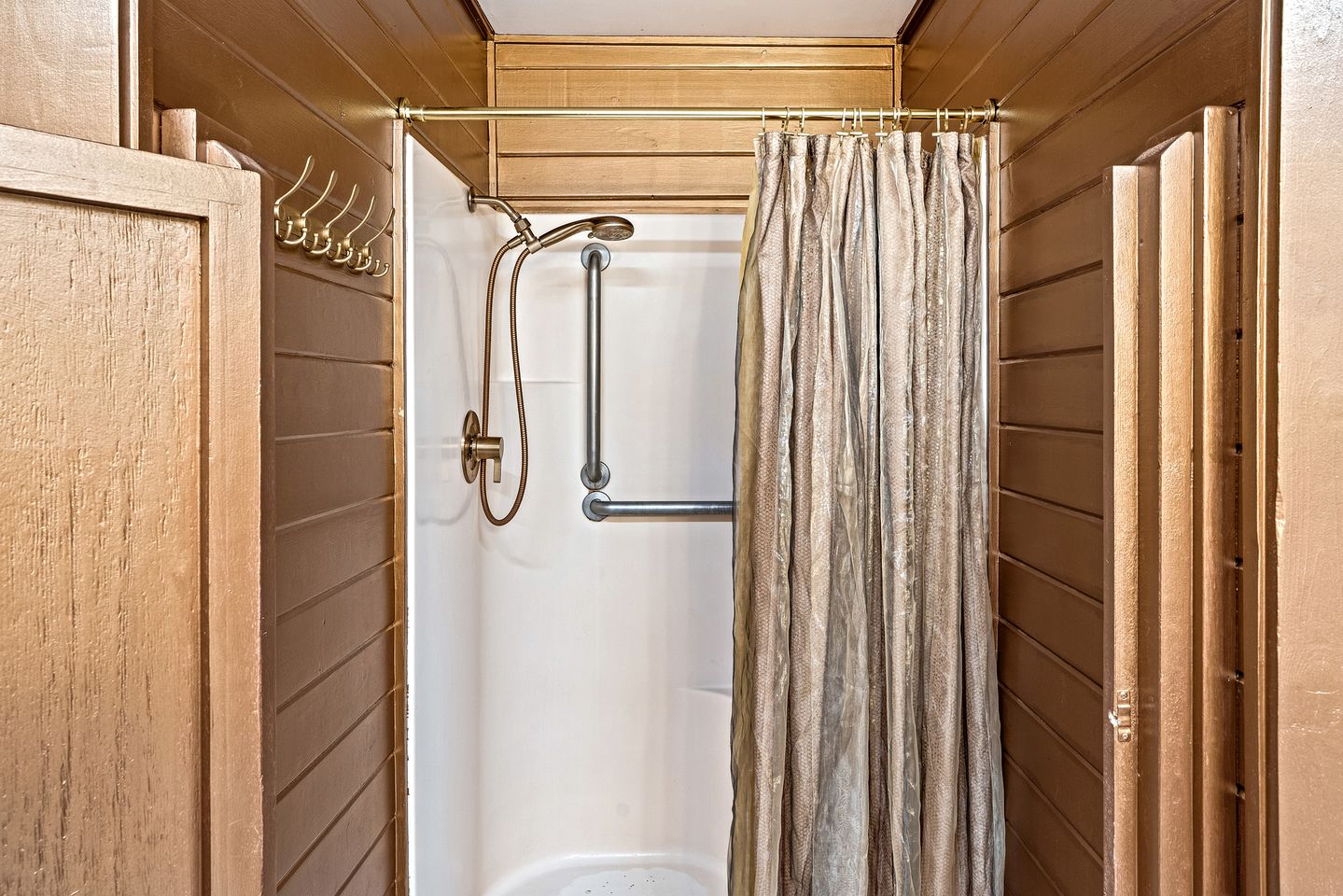 Newly Renovated Vacation Rental with Private Patio Near Glamping & RV Park in Taos, New Mexico