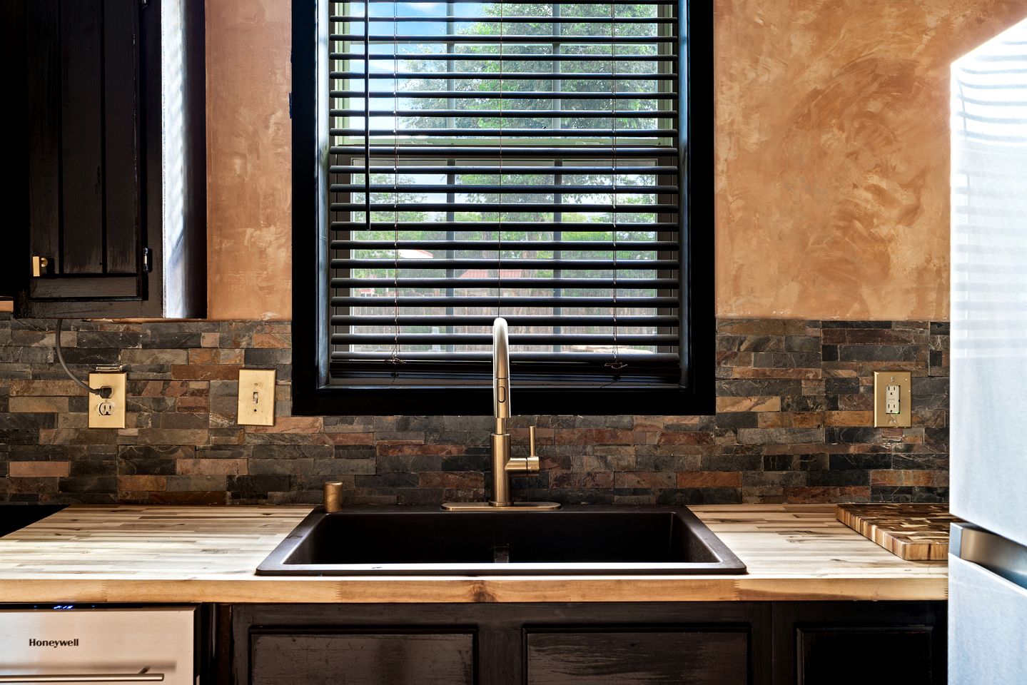 Newly Renovated Vacation Rental with Private Patio Near Glamping & RV Park in Taos, New Mexico