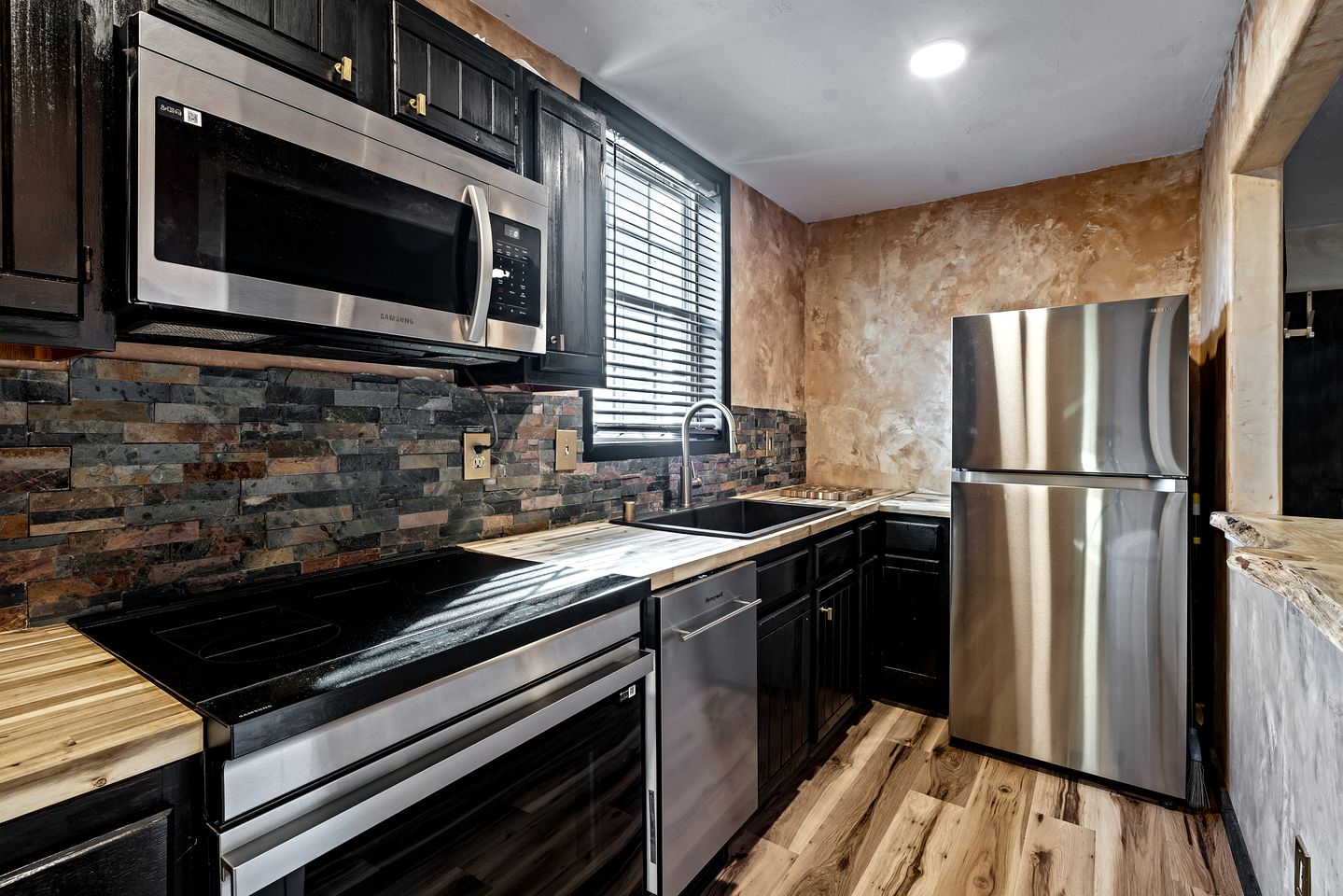 Newly Renovated Vacation Rental with Private Patio Near Glamping & RV Park in Taos, New Mexico