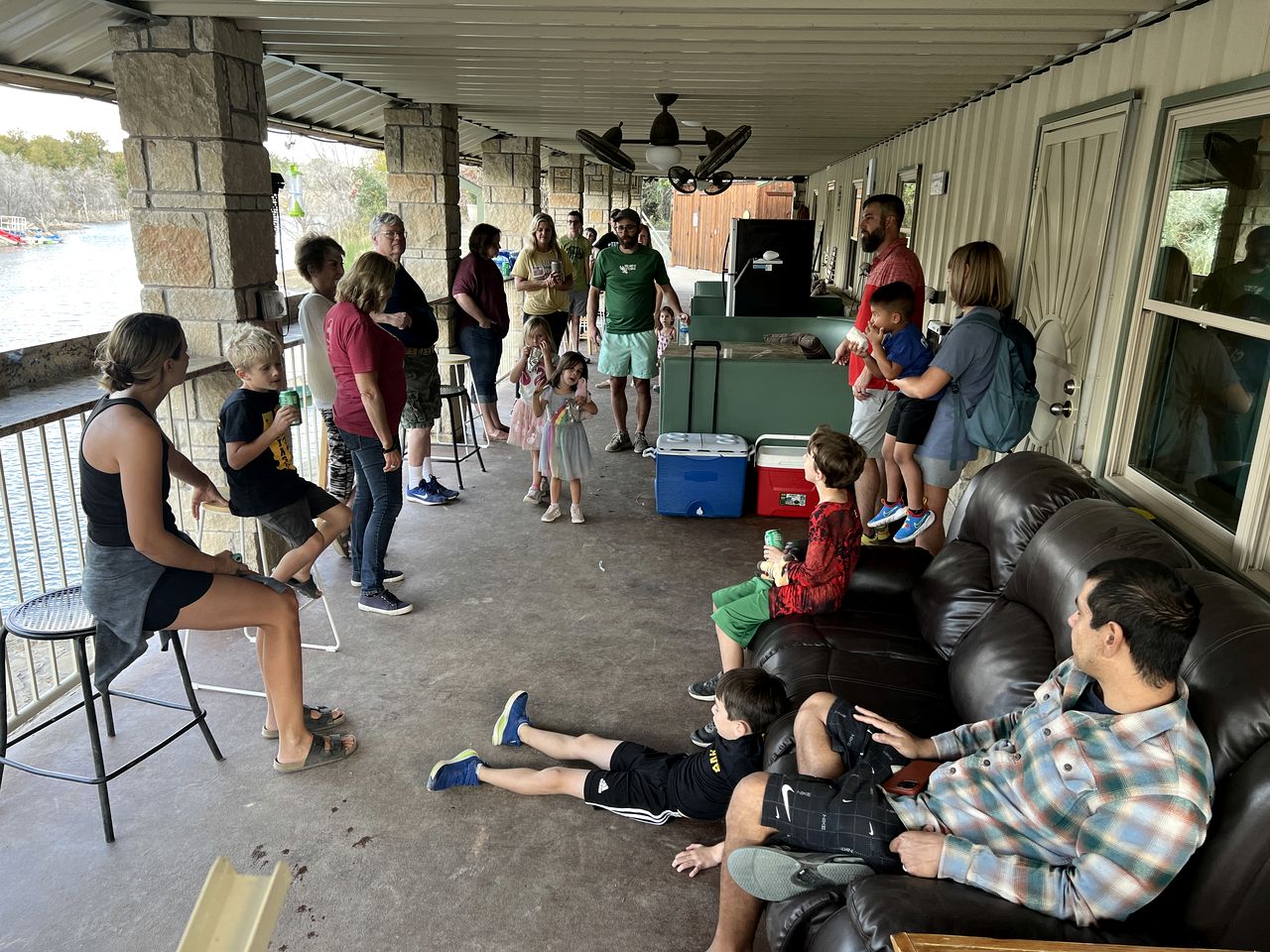 Lodge for Adventure Glamping for Families or Large Groups on Lake Godstone, Texas