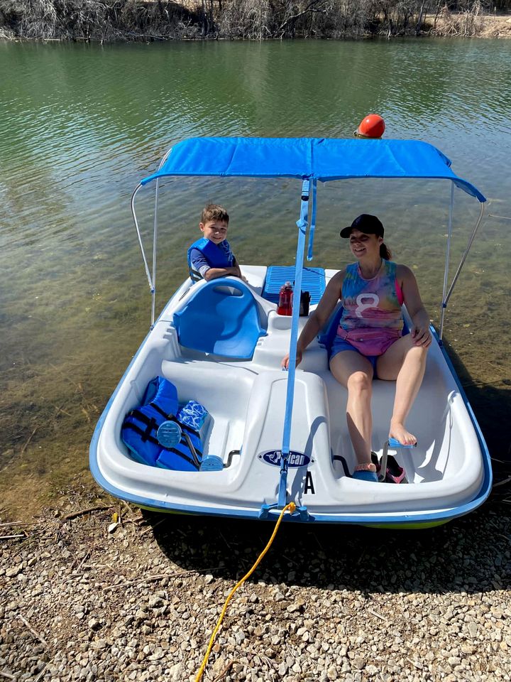 Lodge for Adventure Glamping for Families or Large Groups on Lake Godstone, Texas