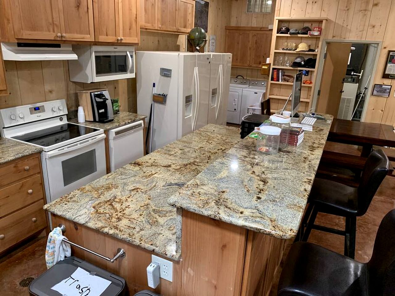 Lodge for Adventure Glamping for Families or Large Groups on Lake Godstone, Texas