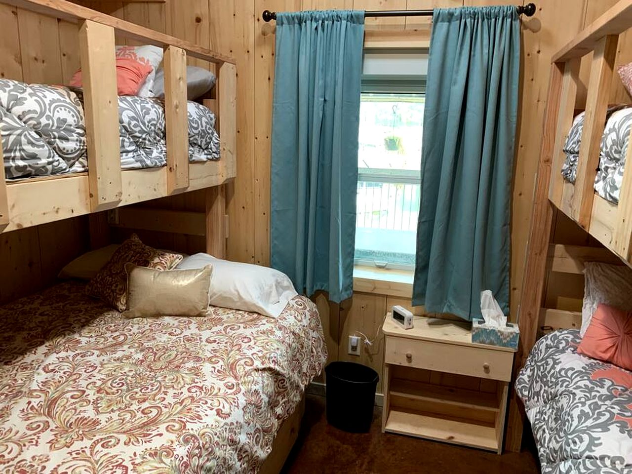 Lodge for Adventure Glamping for Families or Large Groups on Lake Godstone, Texas