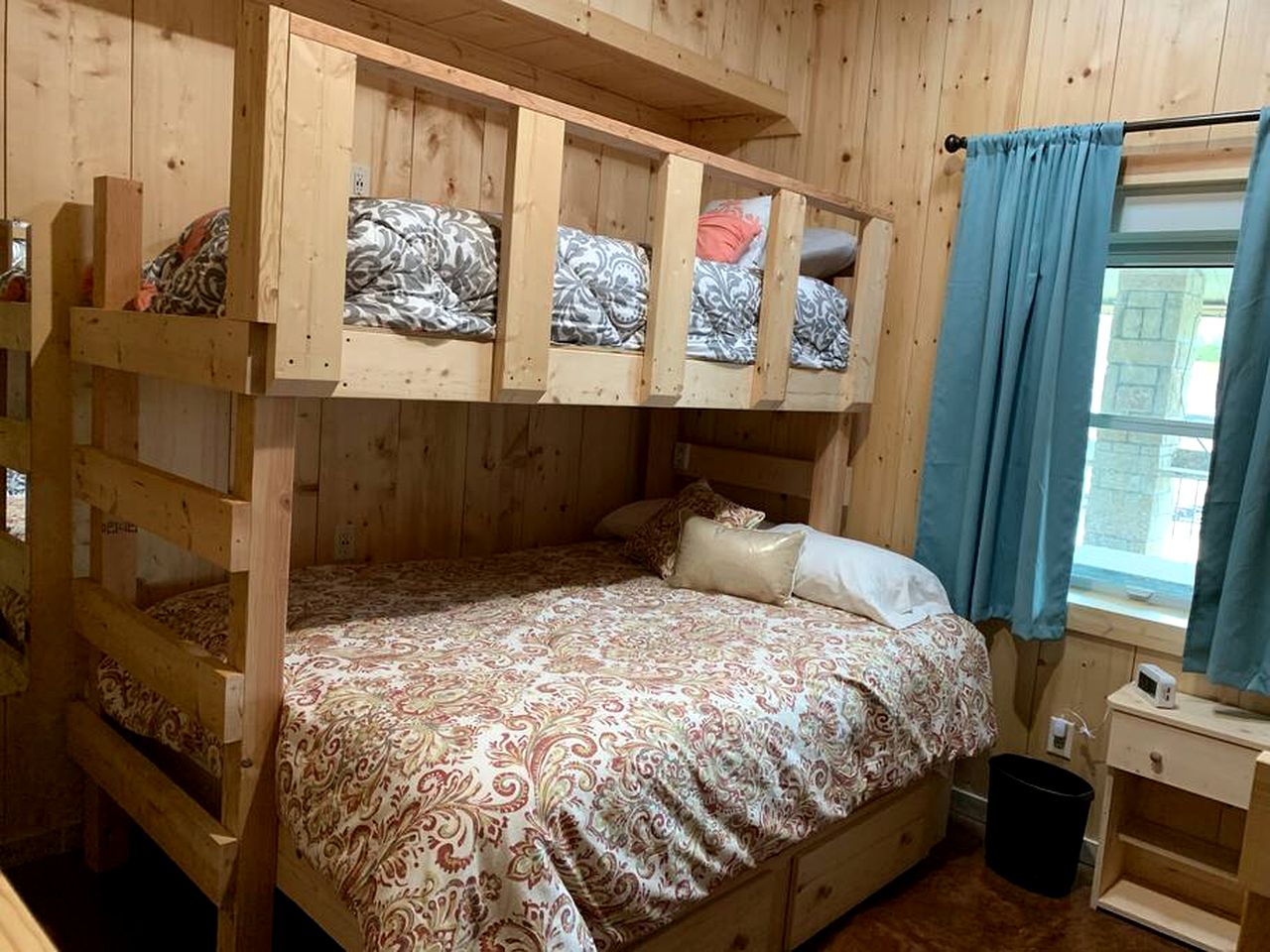 Lodge for Adventure Glamping for Families or Large Groups on Lake Godstone, Texas
