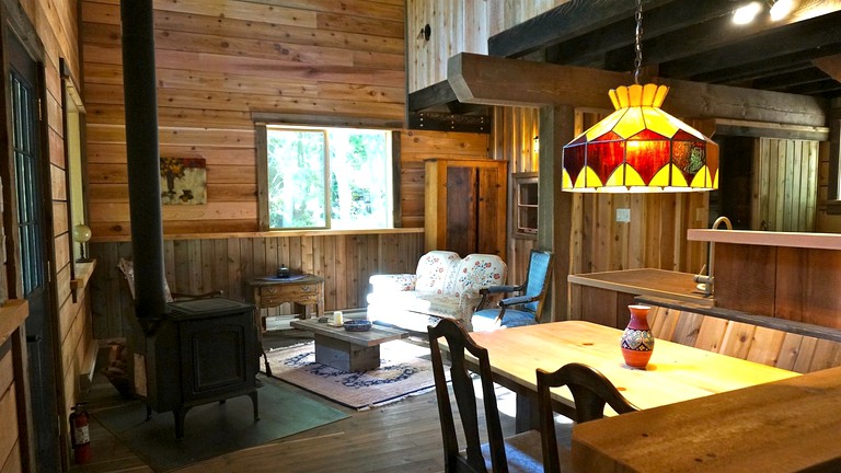 Cabins (Nelson, British Columbia, Canada)