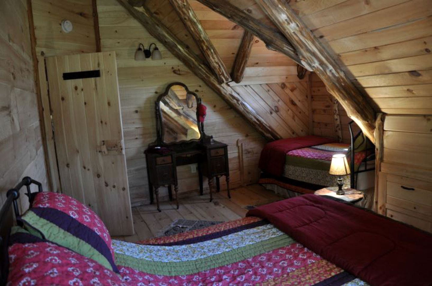 Stunning Cabin Rental Immersed in Nature in St. Johnsville, New York