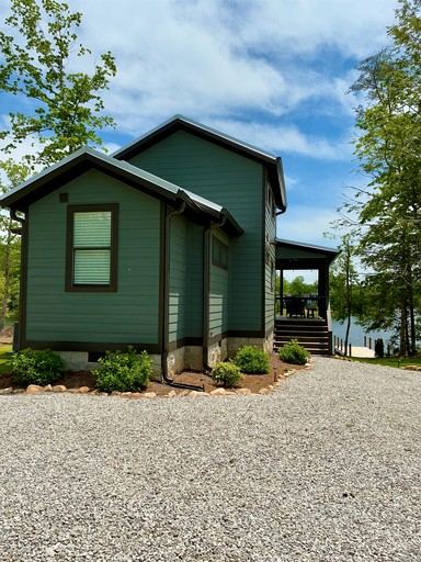 Cabins (United States of America, Tracy City, Tennessee)