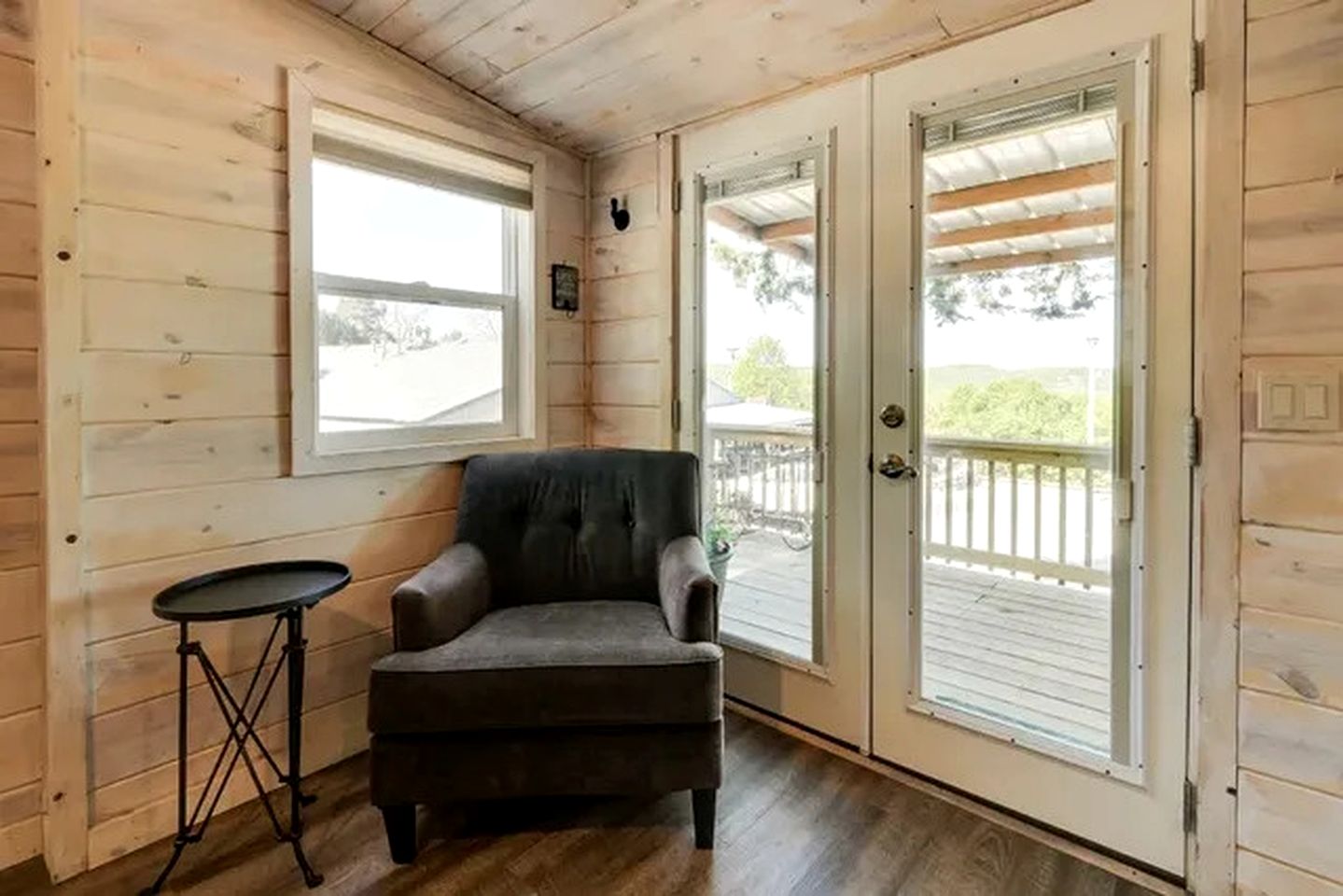 Peaceful Family Cabin with Community Pool & Outdoor Fire Pit in Branson, Missouri