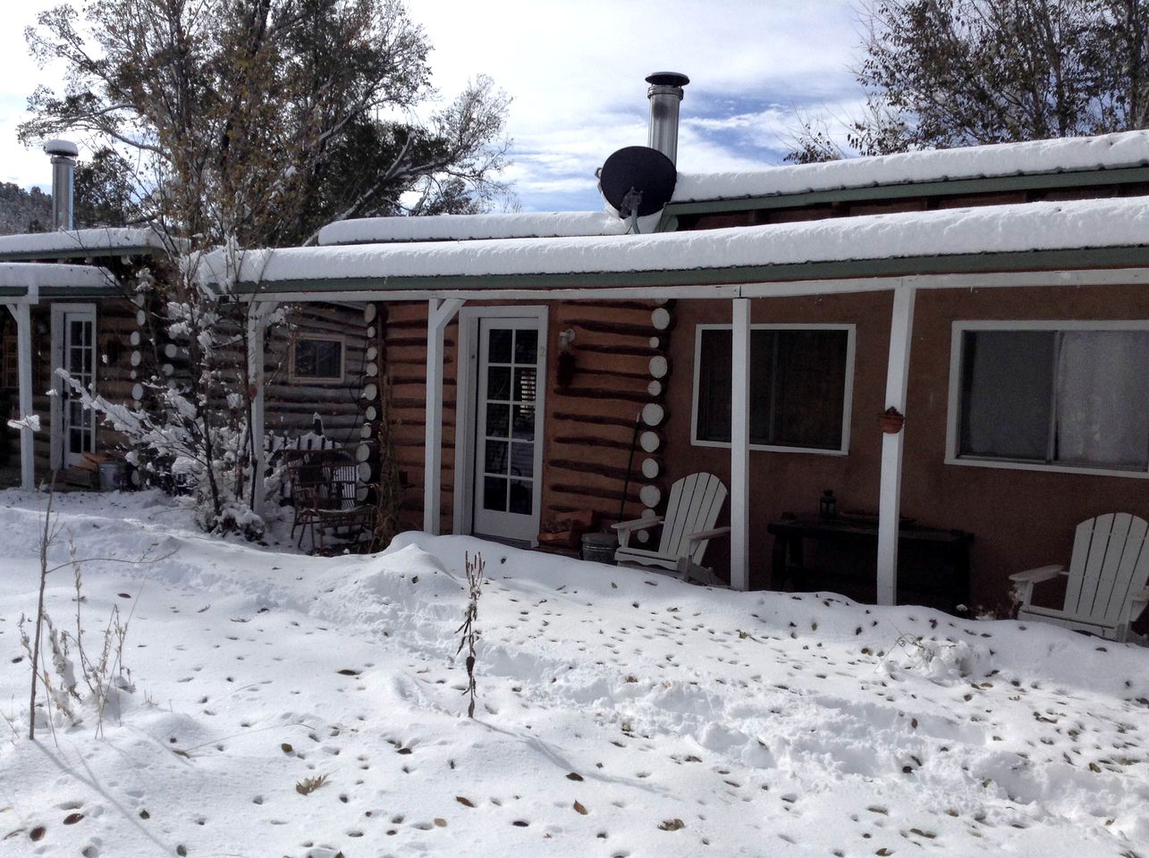 Rural Log Cabin Rental for Couples near Taos Ski Valley