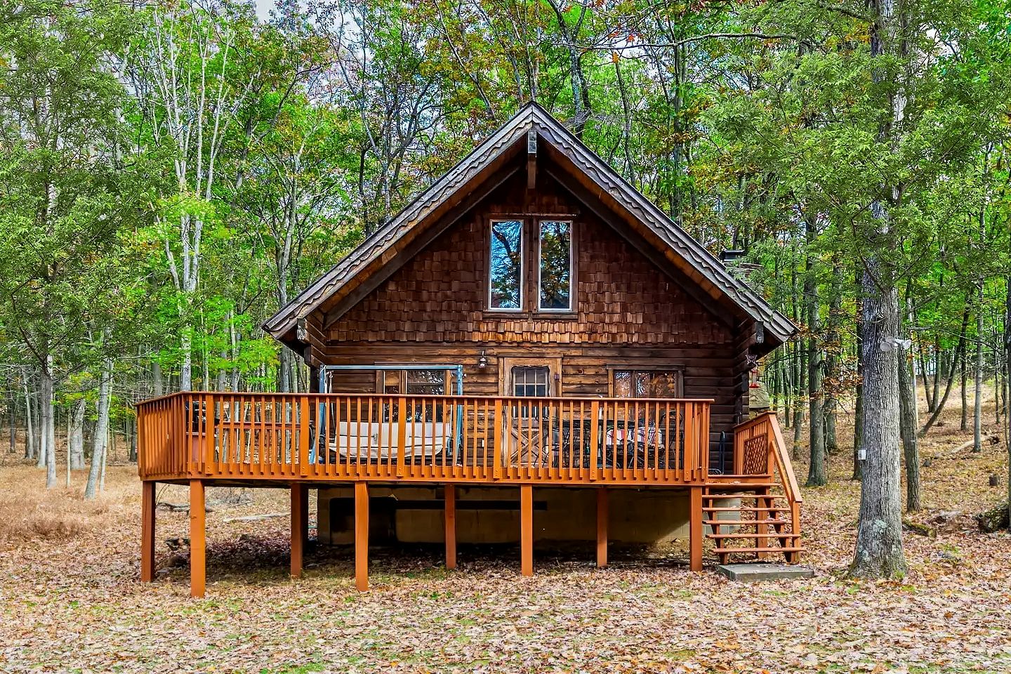 Log Cabin with Hot Tub, Fire Pit and Spacious Deck Nestled in the Woods of Great Cacapon, WV