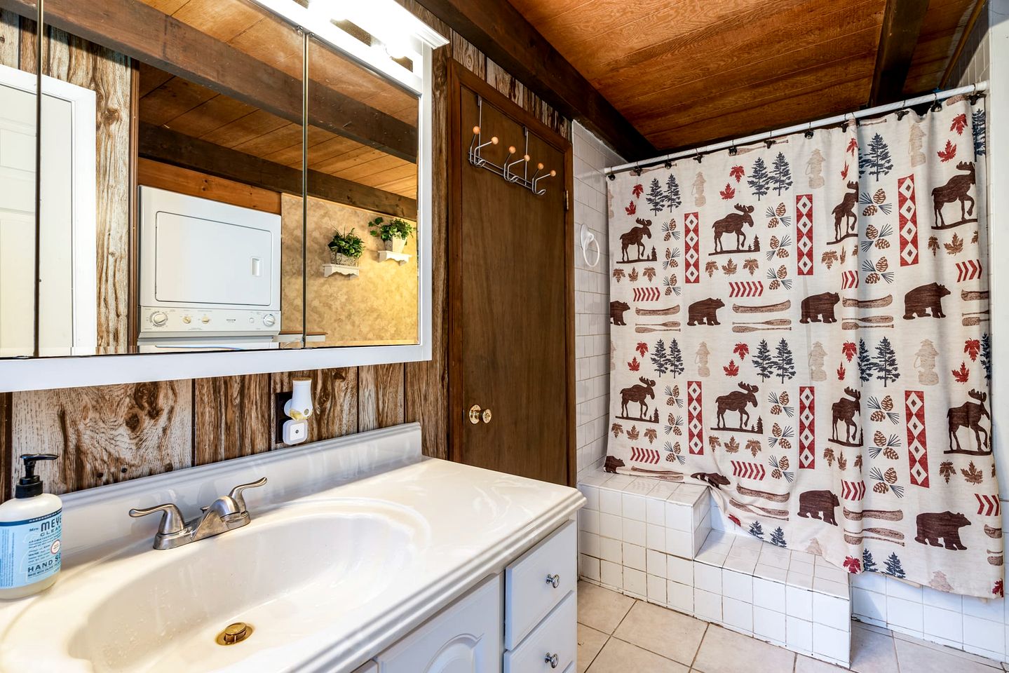 Log Cabin with Hot Tub, Fire Pit and Spacious Deck Nestled in the Woods of Great Cacapon, WV