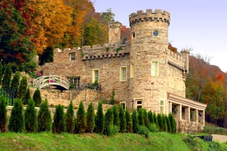 Cabins (United States of America, Great Cacapon, West Virginia)