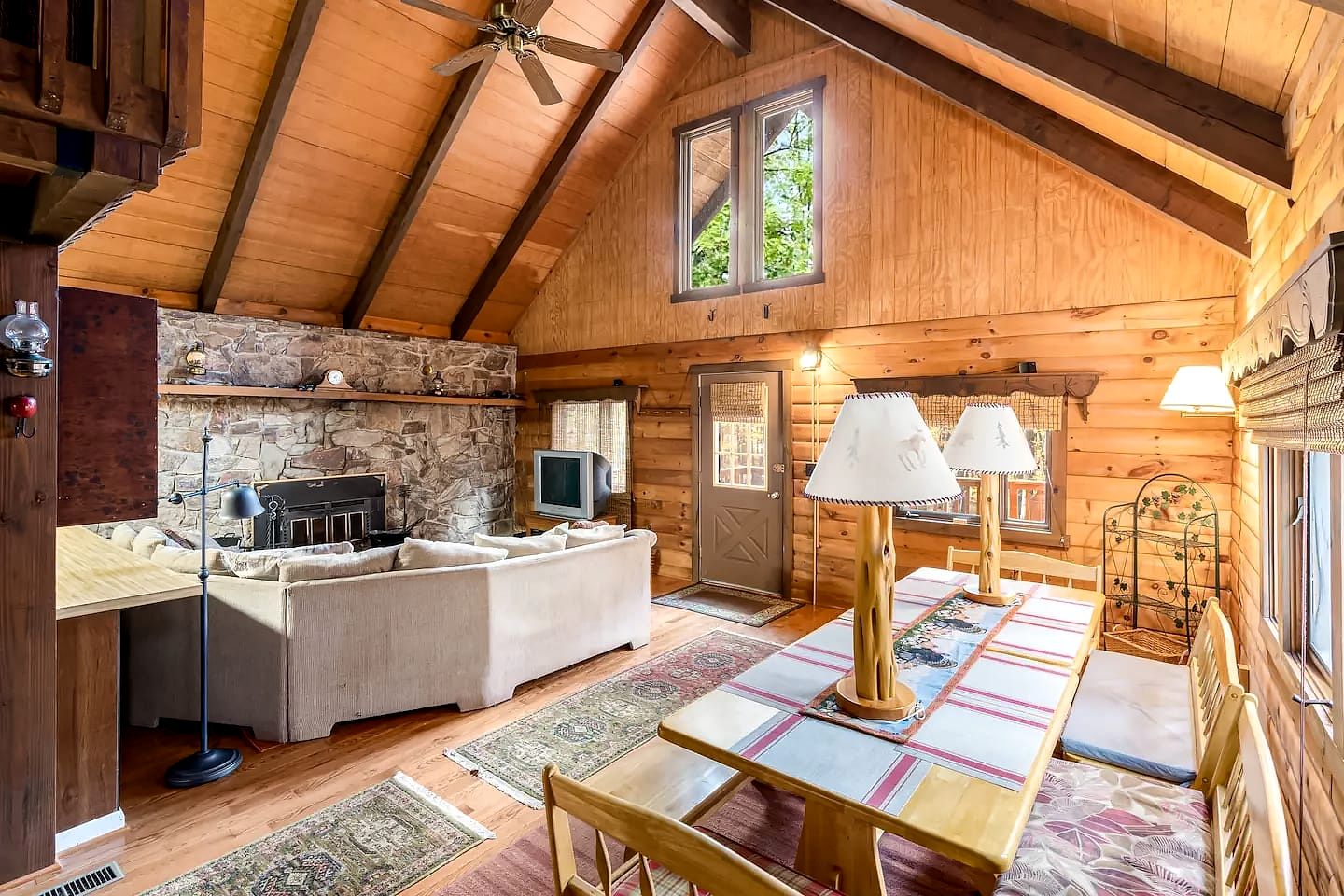 Log Cabin with Hot Tub, Fire Pit and Spacious Deck Nestled in the Woods of Great Cacapon, WV